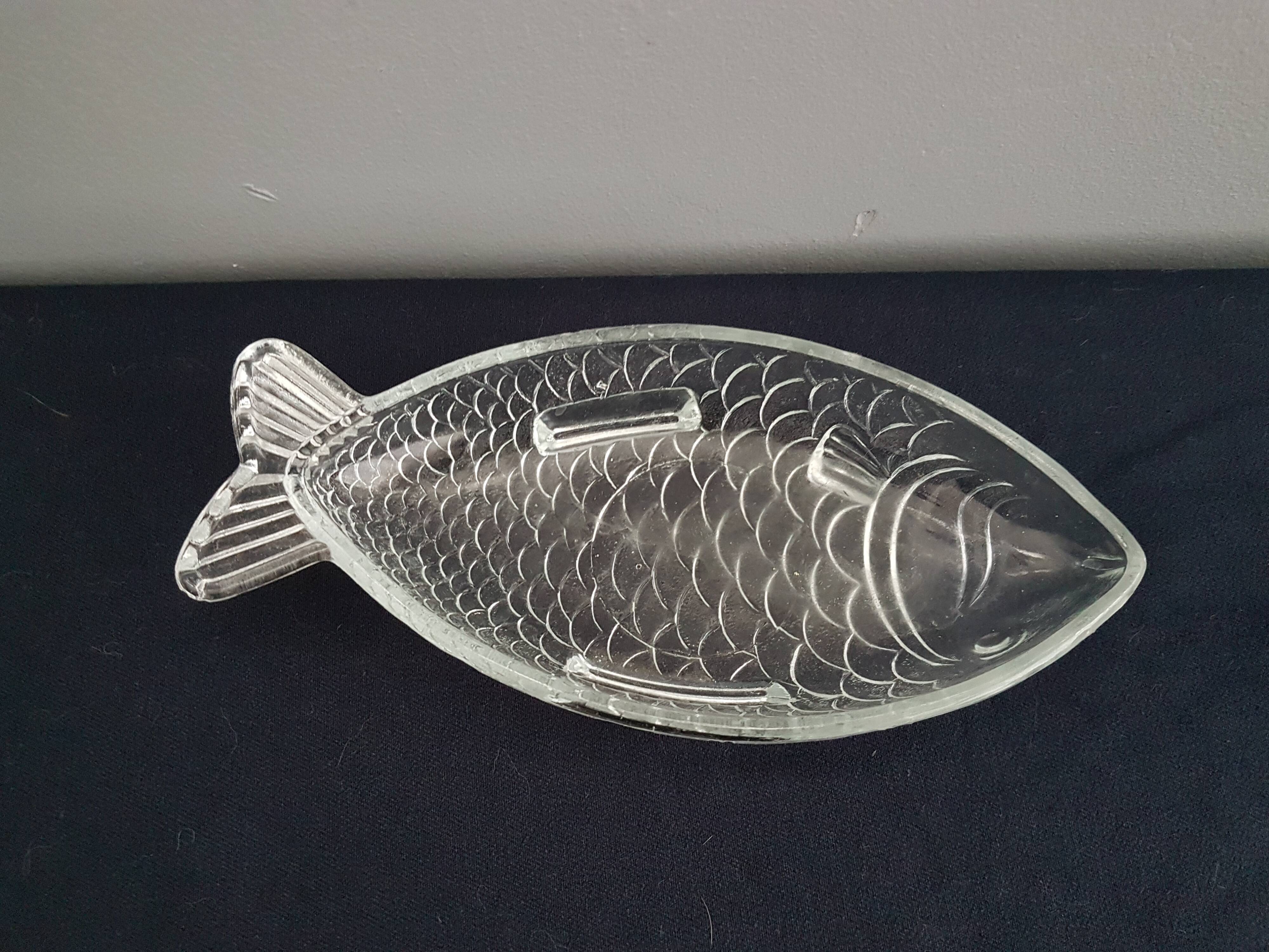 Fish-shaped glass cup