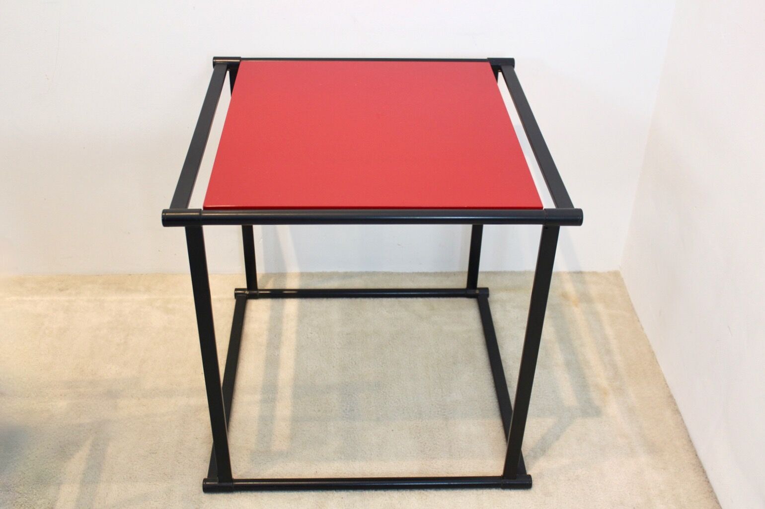 Fm62 chaise longue cubique en cuir et table assortie par radboud van