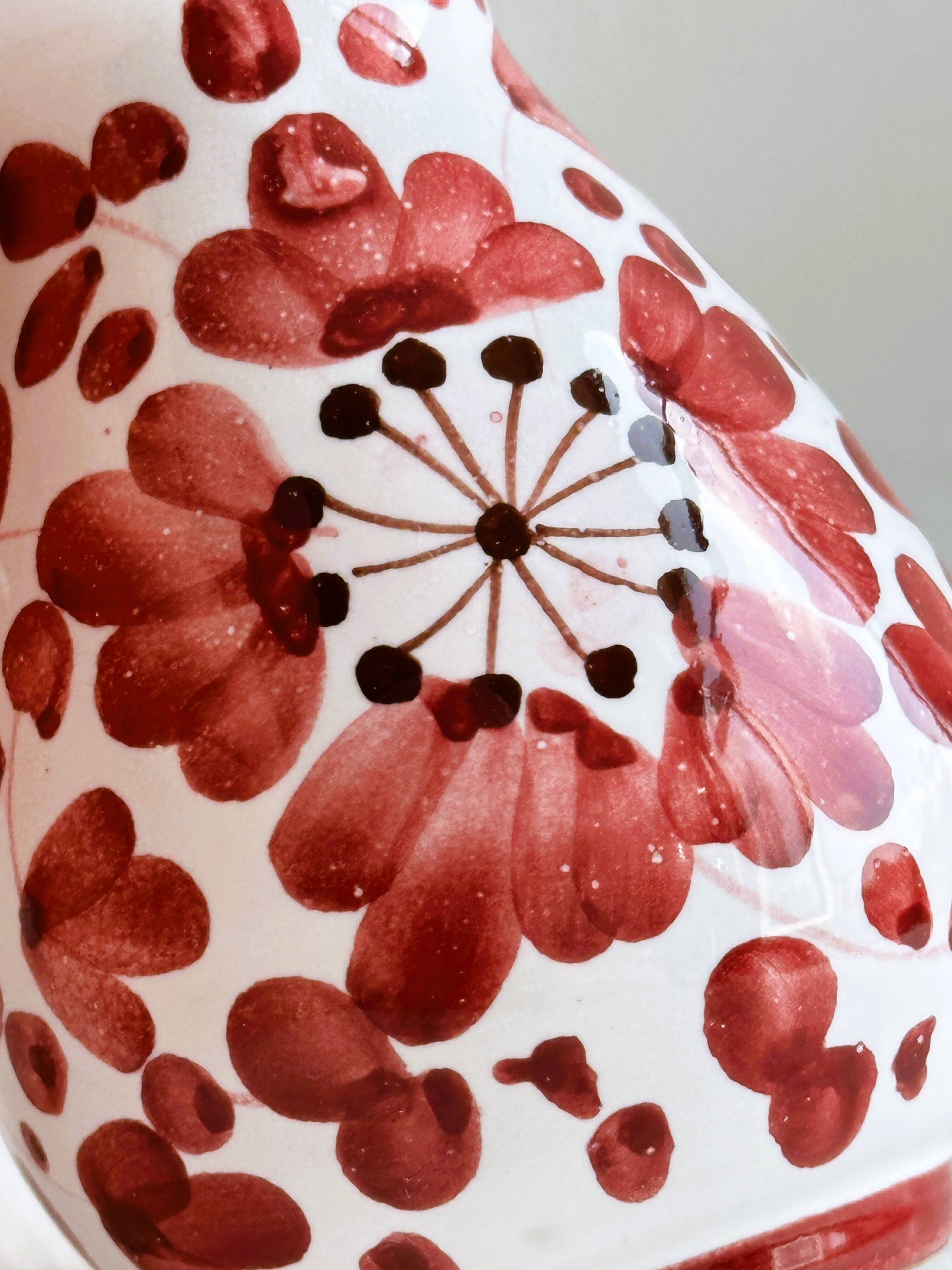 Hand painted vase made in Italy, Grazia Deruta style.