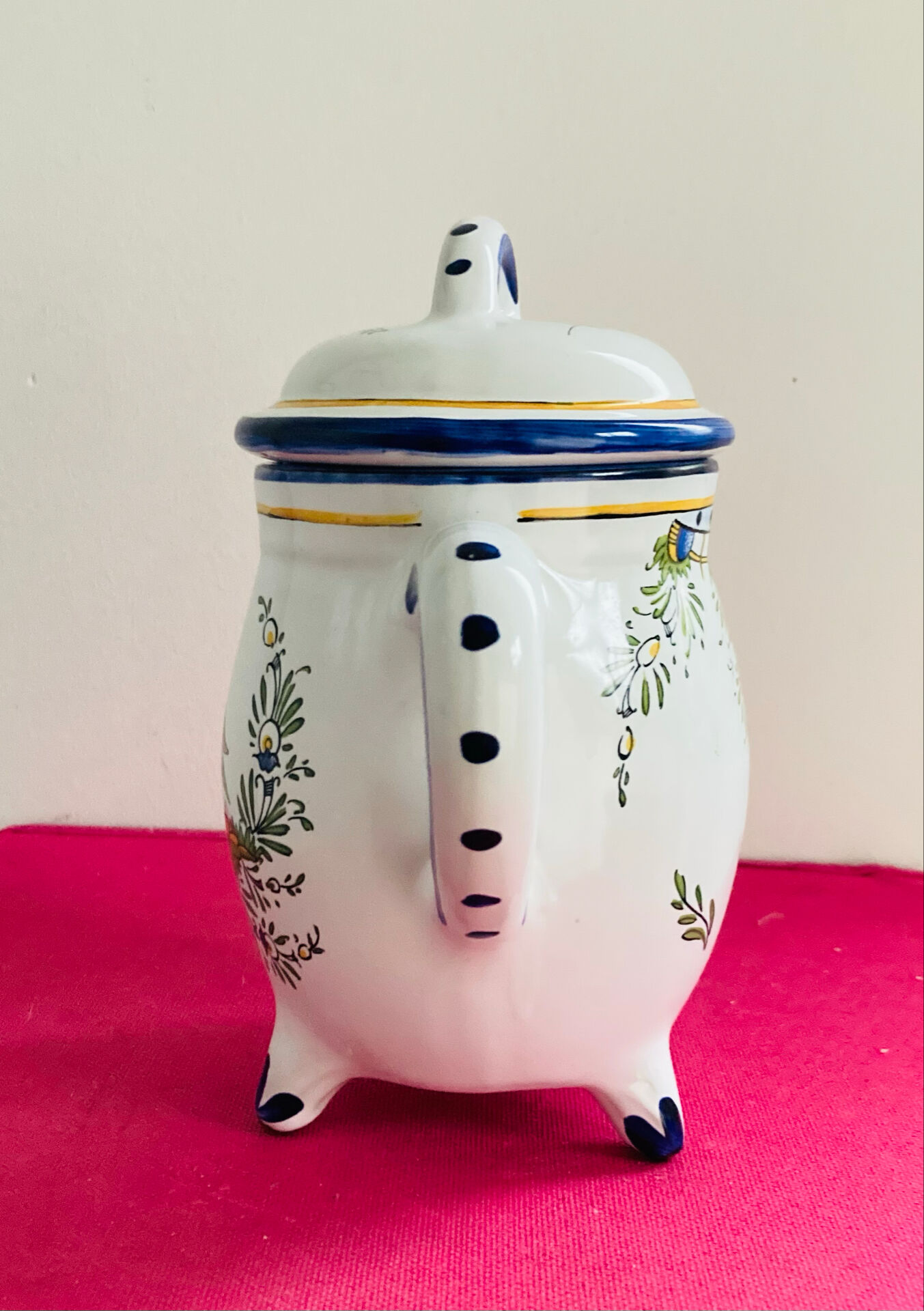 Covered pot from the 19th century by the Art pottery of Angoulême Le Renoleau.