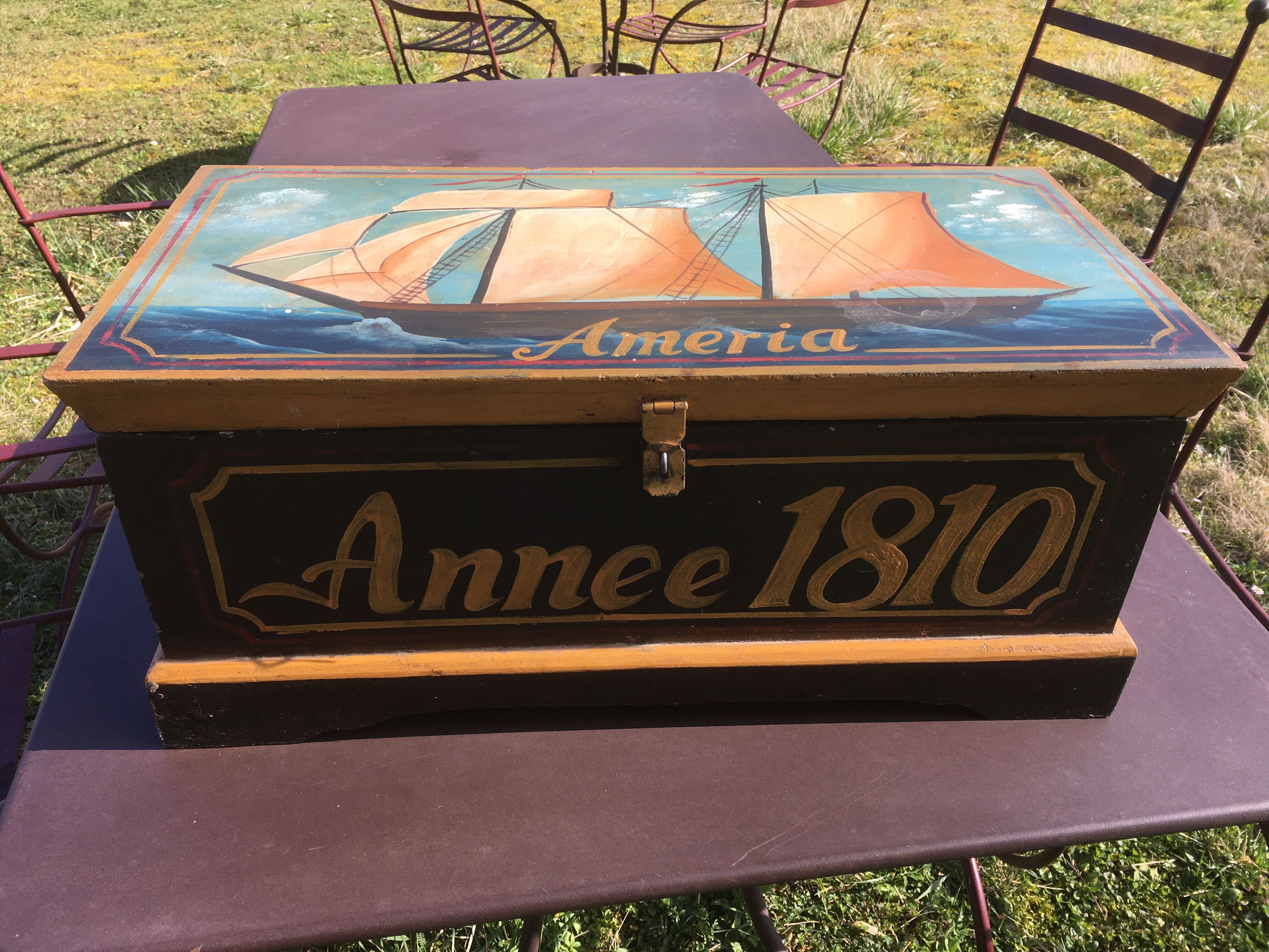 Coffre en bois peint  "Améria 1810"