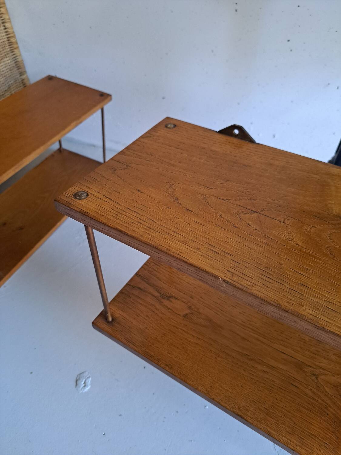 Wall shelf in oak and copper from the 50s
