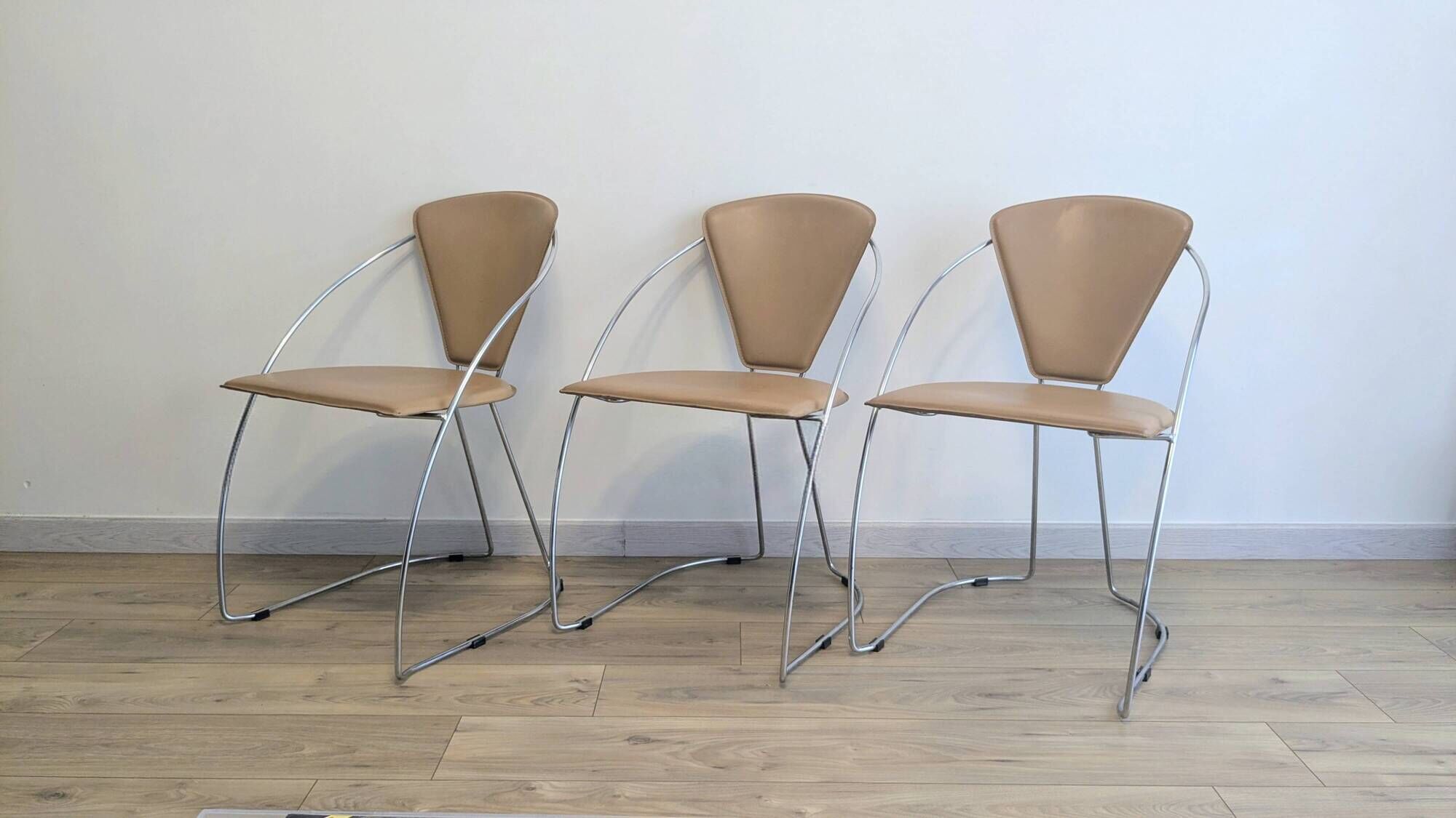 Set of 3 Linda chairs by Arrben – beige faux leather and chrome steel – 1980s
