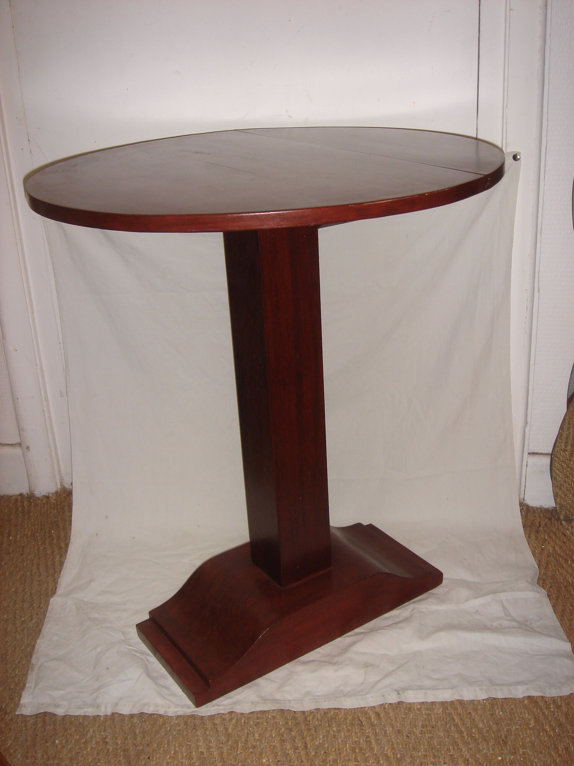 Art deco pedestal table
