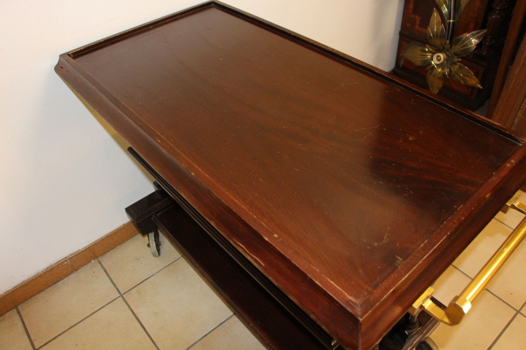 Serving table