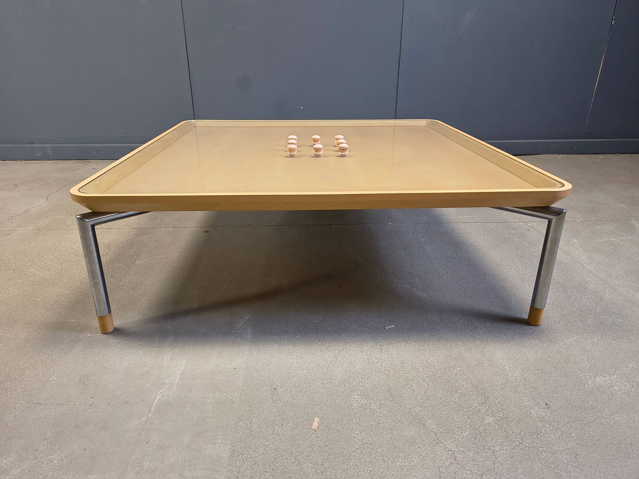 Table basse post-moderne en liège et en verre, années 1980