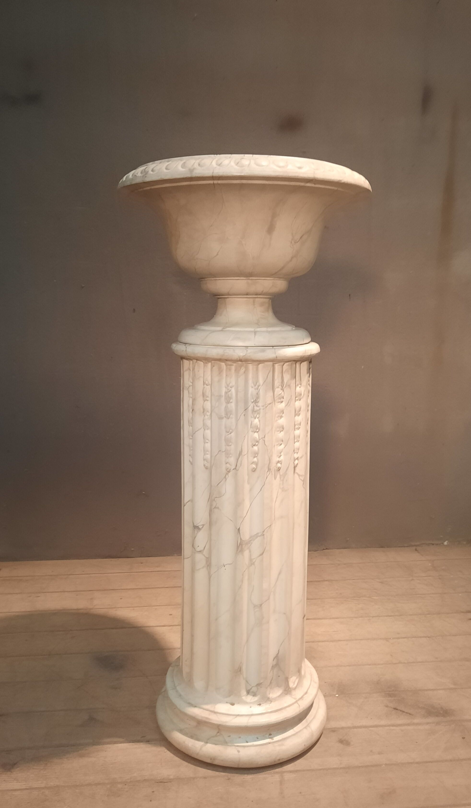 Column topped with a plaster basin.