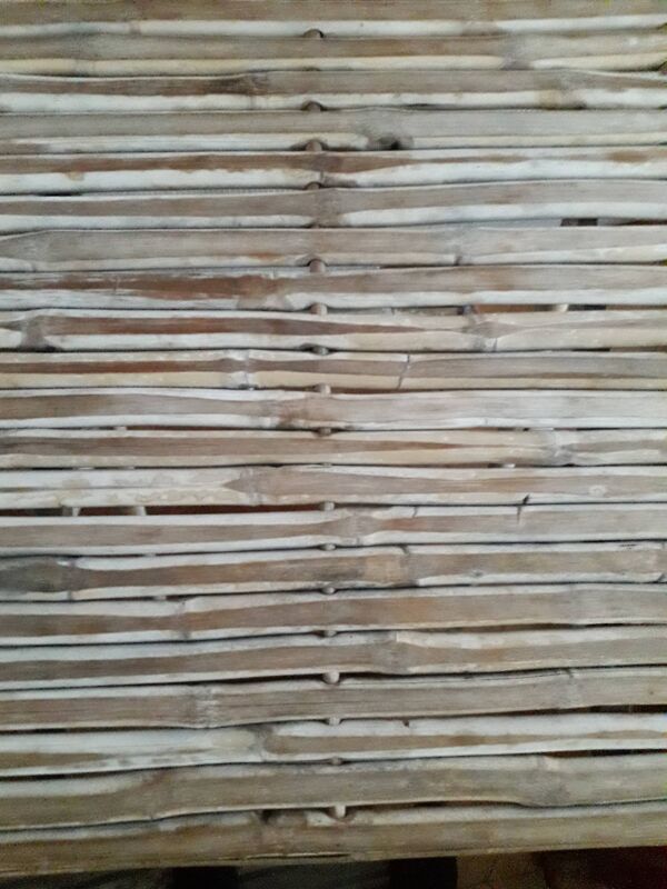 Table pliante en bambou