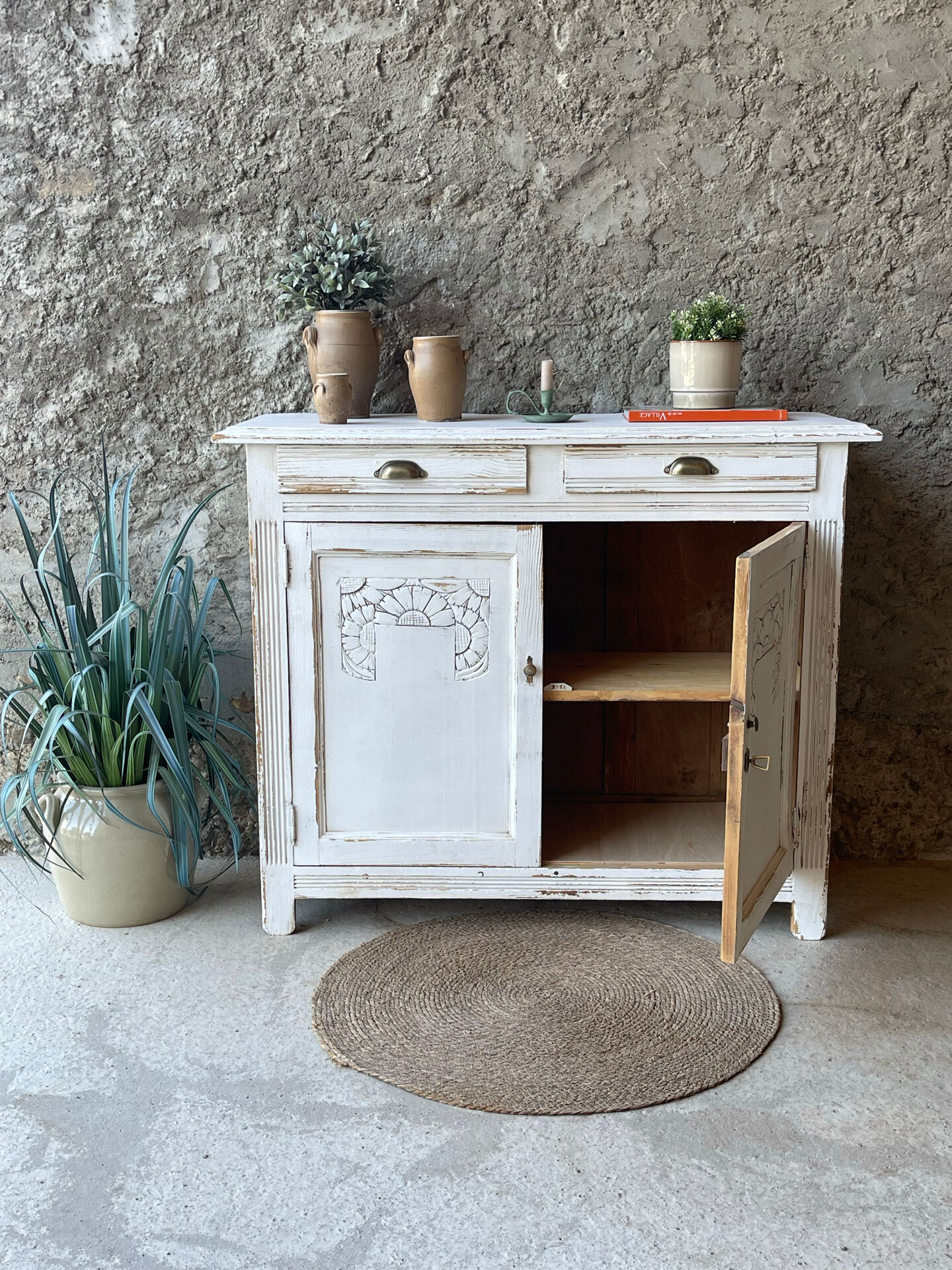 Buffet painted