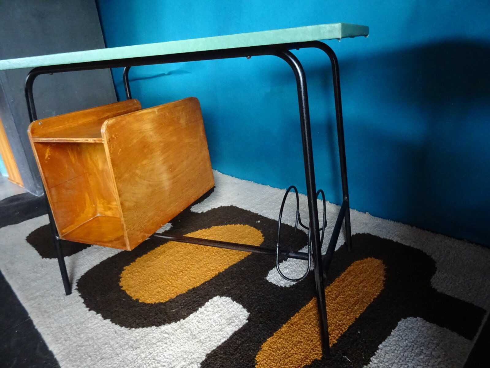 Desk hanging drawers and chair