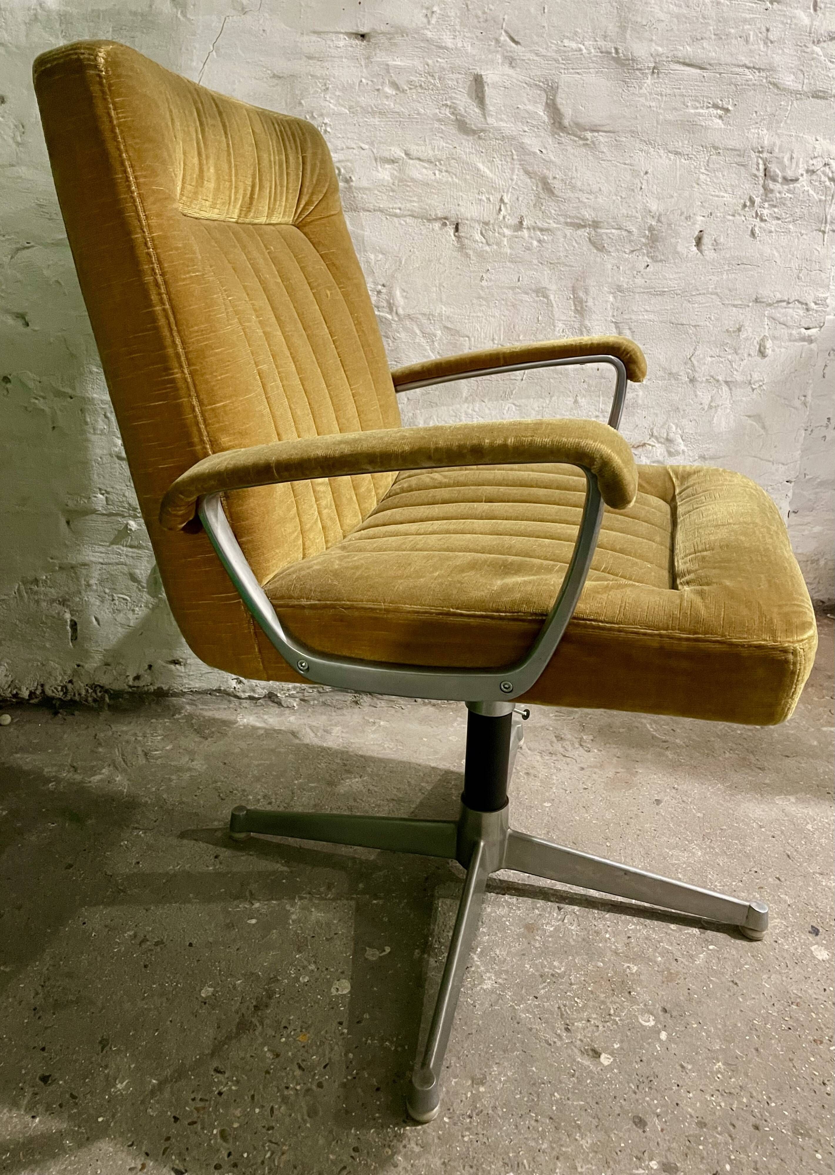 Vintage office chair by Osvaldo Borsani for Tecno