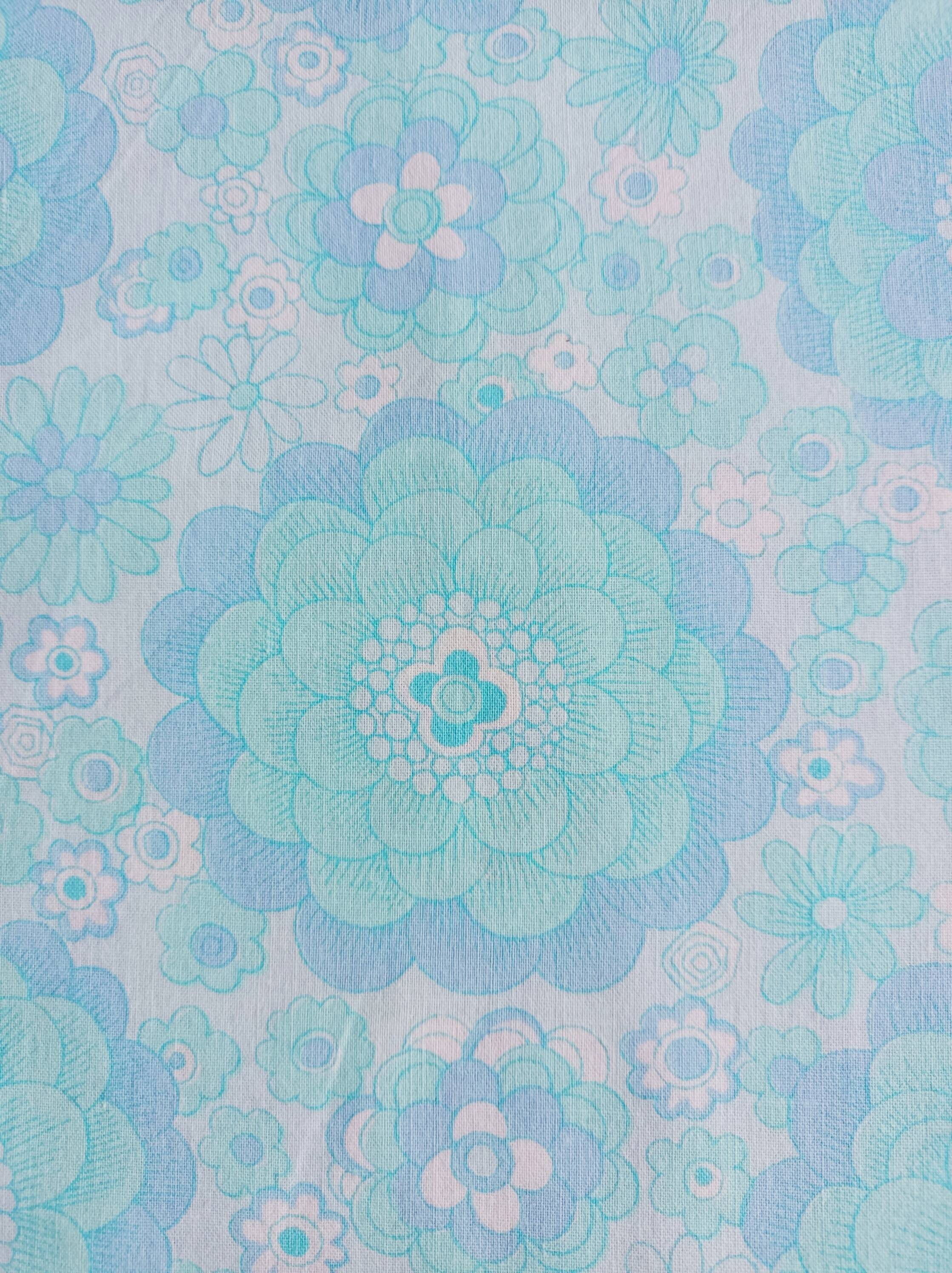 Taie d'oreiller à fleurs bleues, années 70