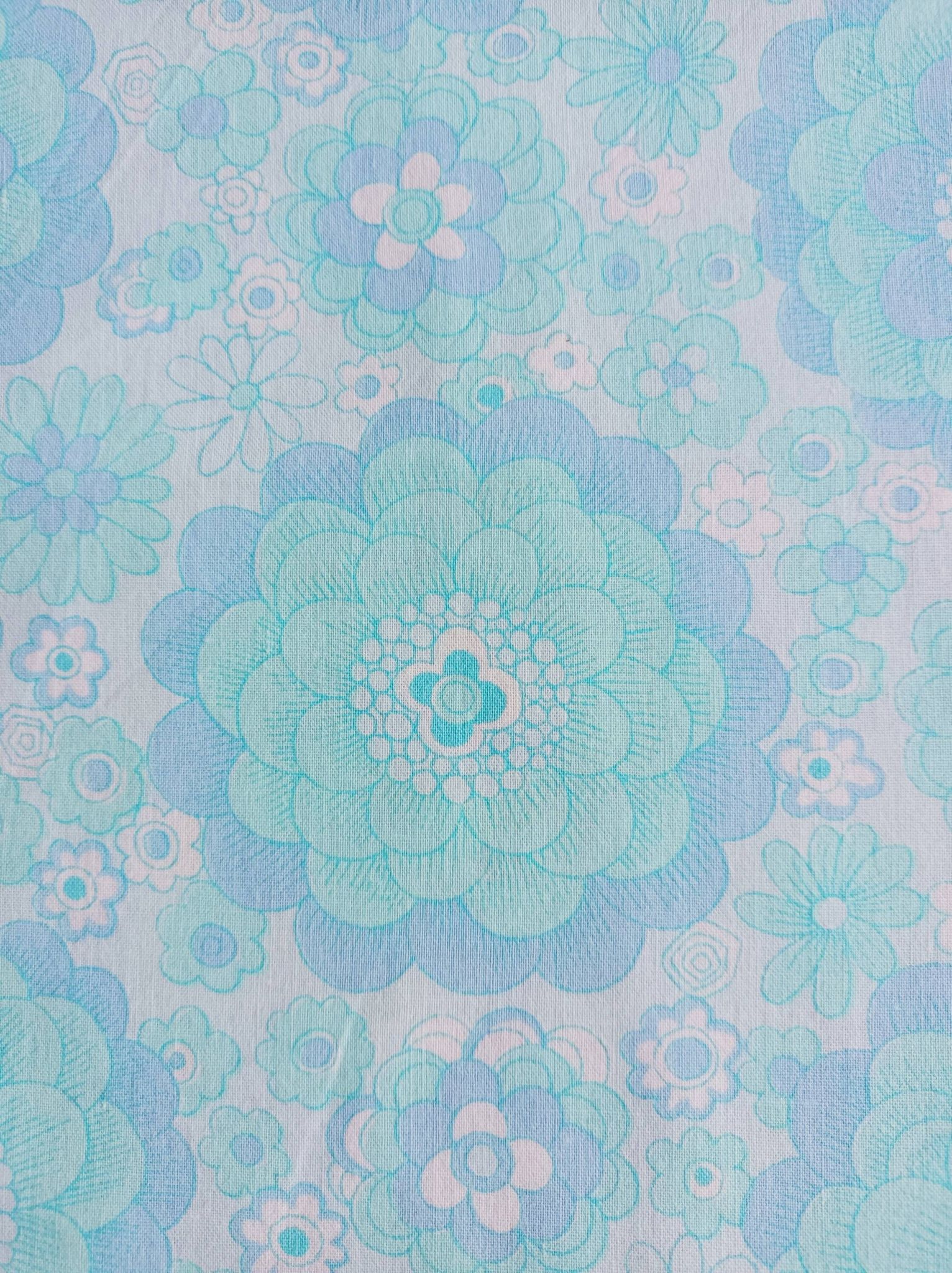 Taie d'oreiller à fleurs bleues, années 70