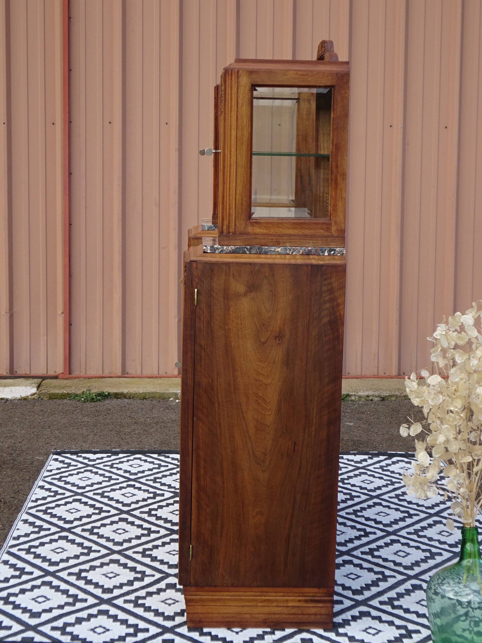 Buffet Art Déco en noyer avec marbres et guérites