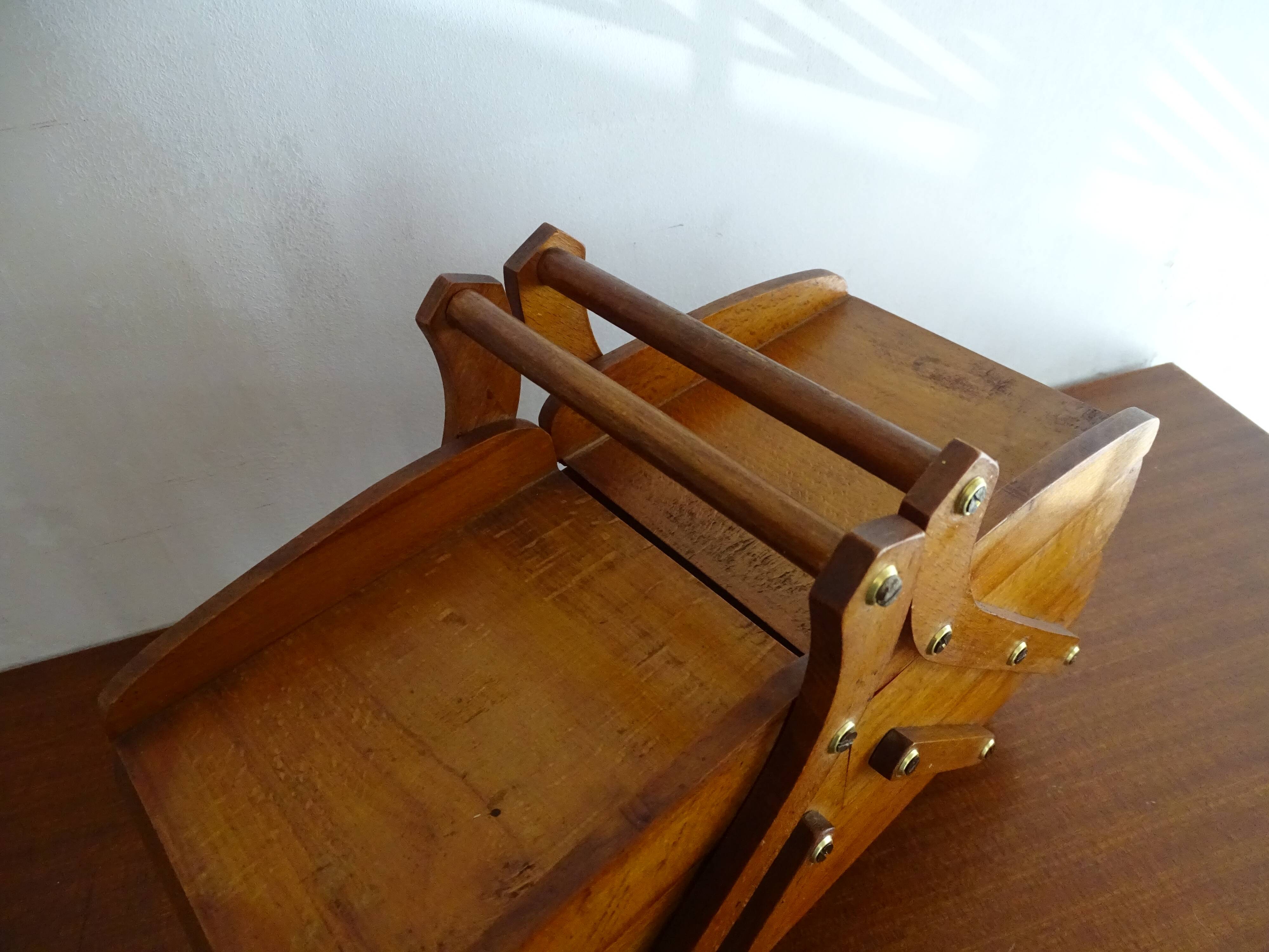 Worker to lay vintage wood