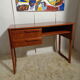 Bureau vintage des années 50 pied traineau teck