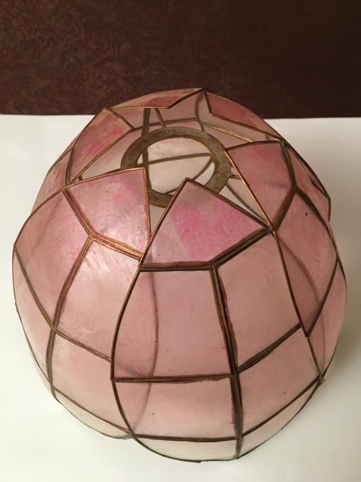 Lampshade in mother-of-pearl pink and brass