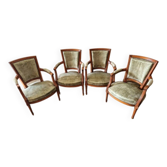 Série de 4 fauteuils - De style Louis XVI - En bois mouluré et sculpté et garniture en velours vert