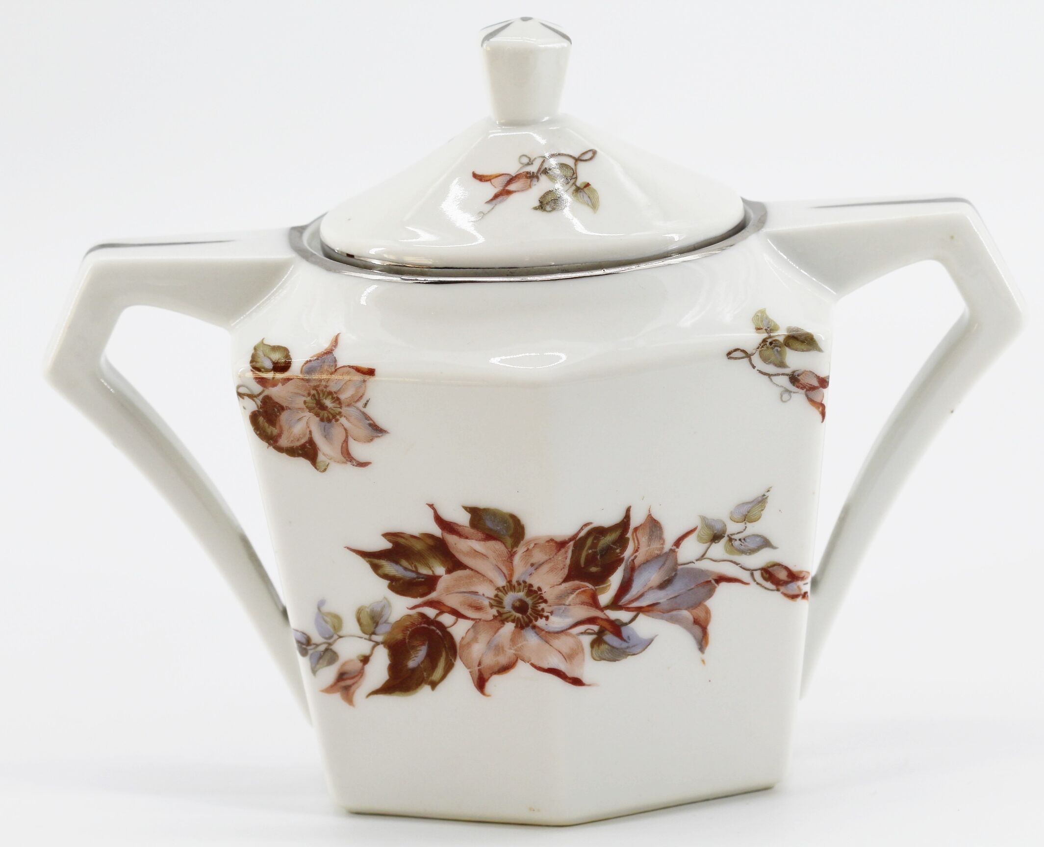 Lot teapot and sugar flowers in ancient ceramic