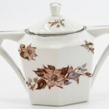 Lot teapot and sugar flowers in ancient ceramic