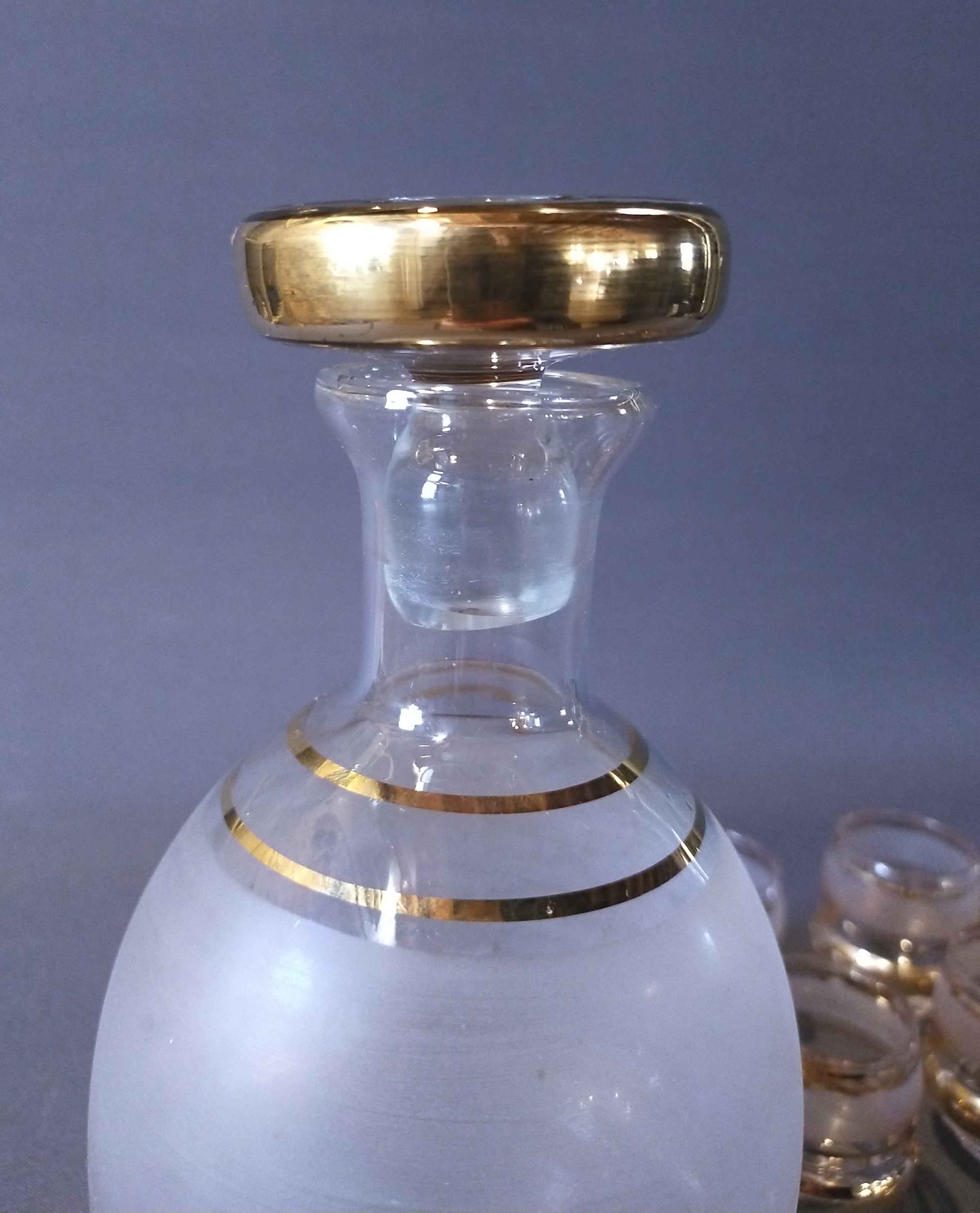 Liquor decanter and its 7 glasses