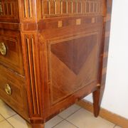 Commode aux attributs de musique d'époque Louis XVl