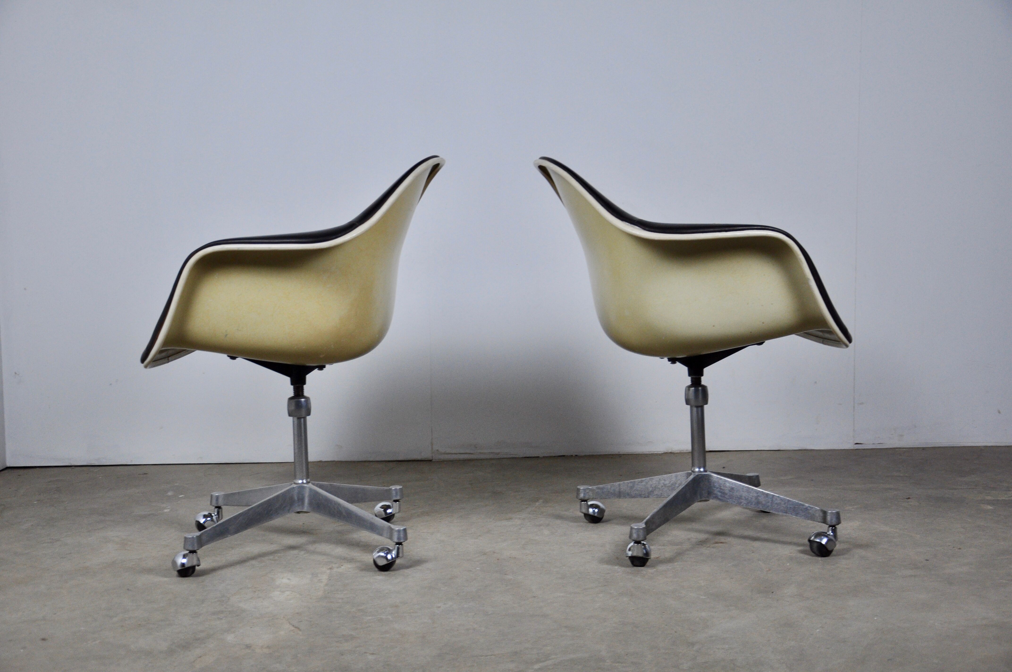 Paire de fauteuils par Charles Eames pour Herman Miller 1970