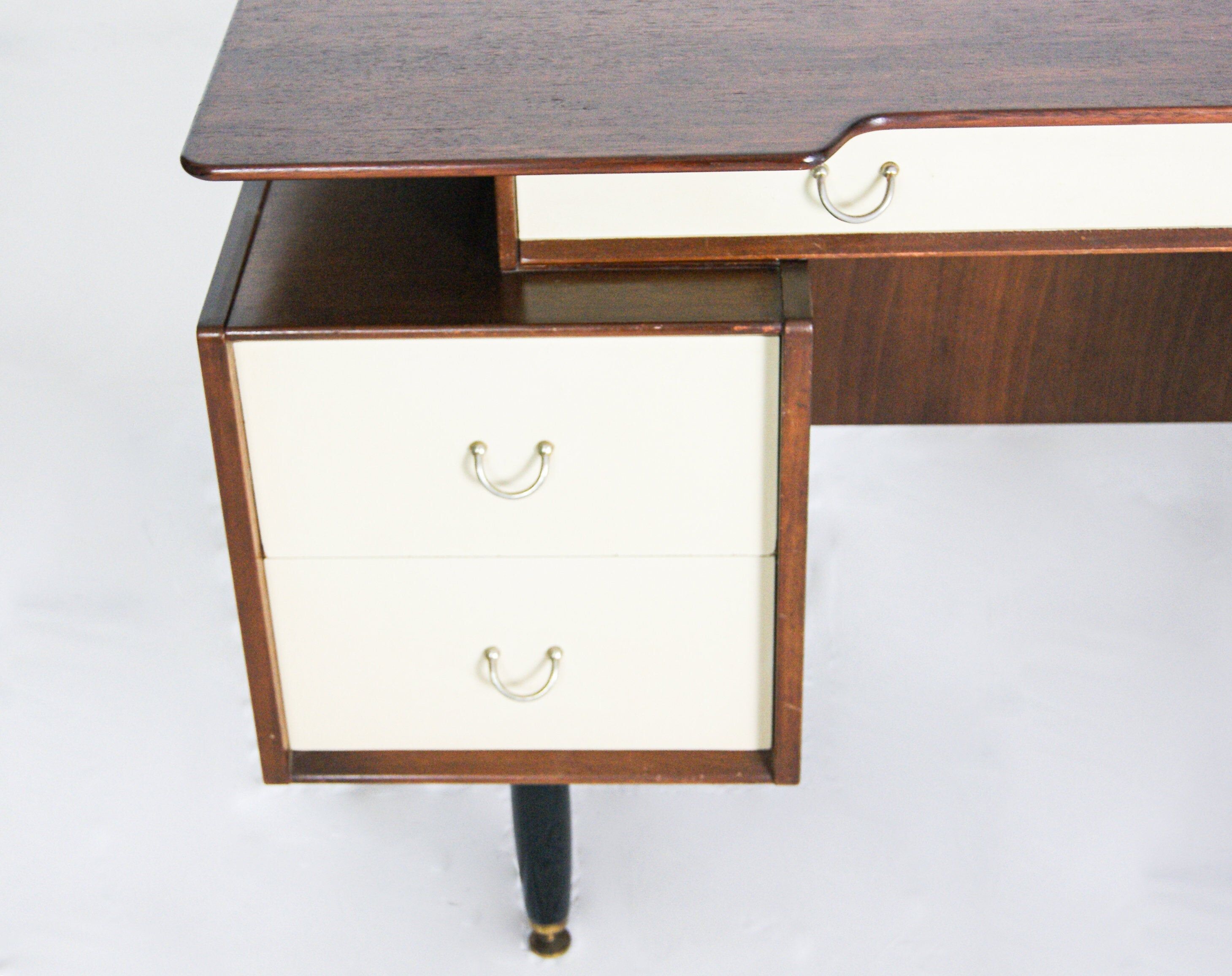 Bureau en teck 1950s G Plan par E Gomme