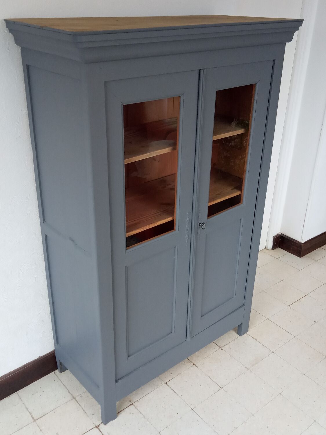 Armoire parisienne vitrée