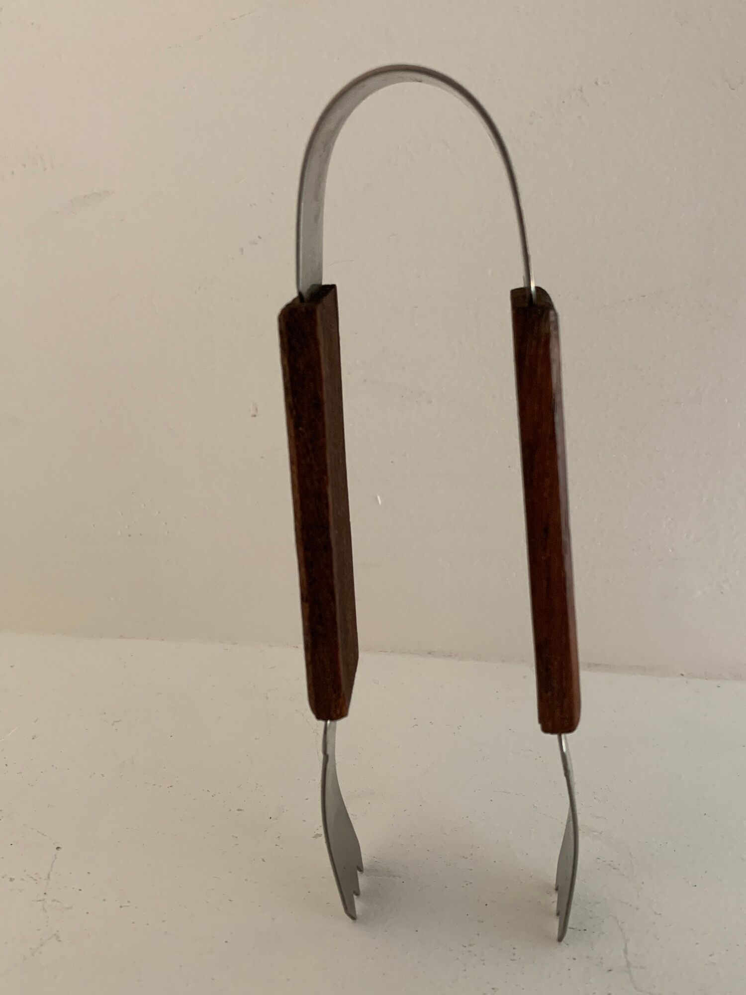 Scandinavian ice bucket in MCM Denmark teak and its ice claws