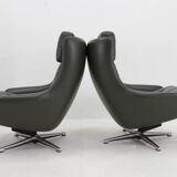 Ensemble de deux fauteuils à bascule pivotants en cuir du milieu du siècle, Peem, Finlande, 1970