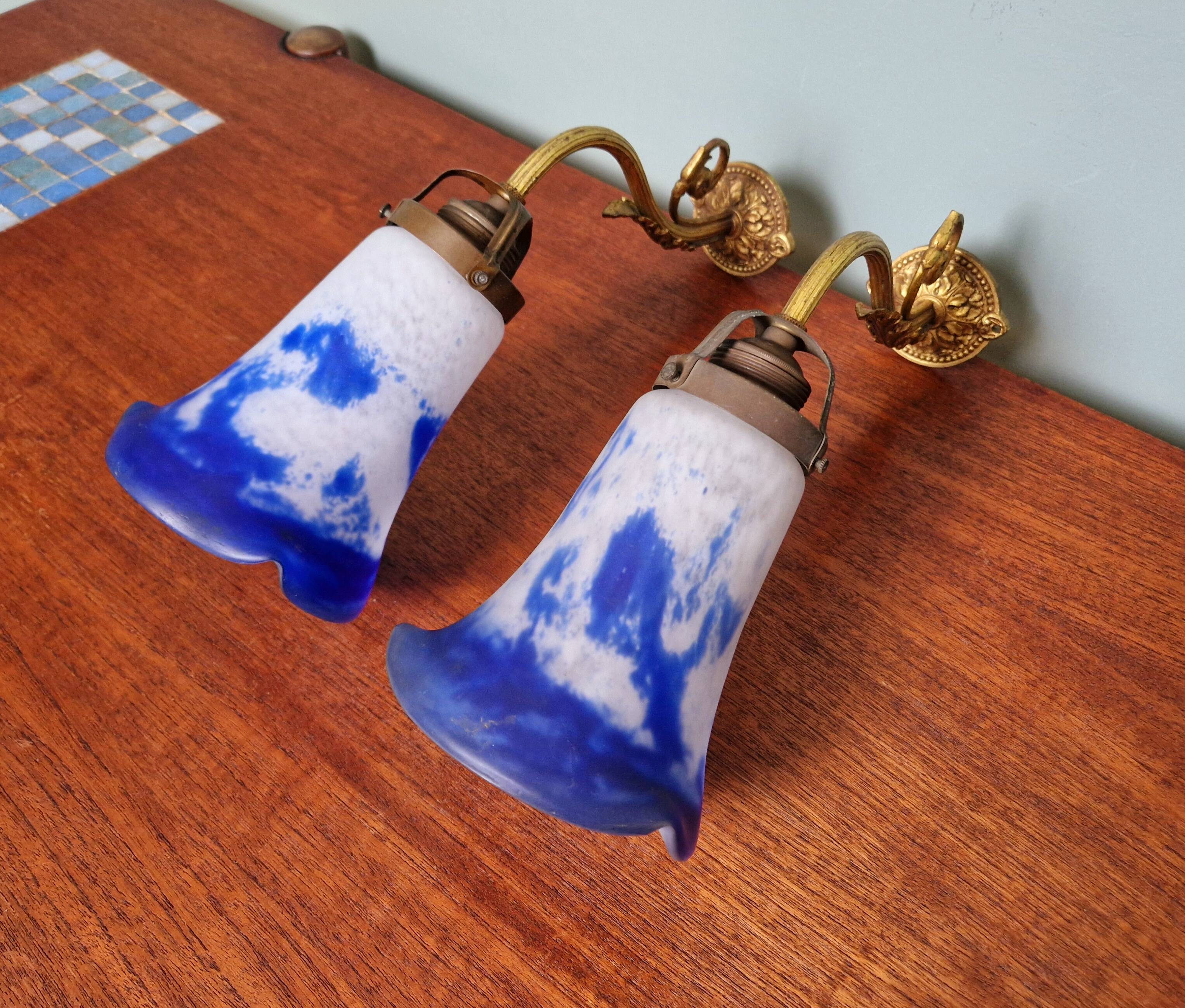 Pair of wall lights in bronze and marmoreal glass