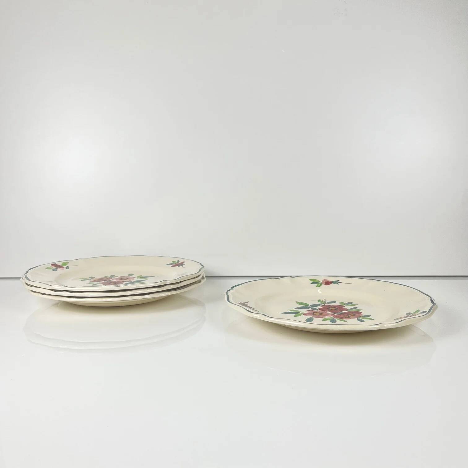 Set of 4 Sarreguemines "Amazonas" dinner plates, late 19th-early 20th century