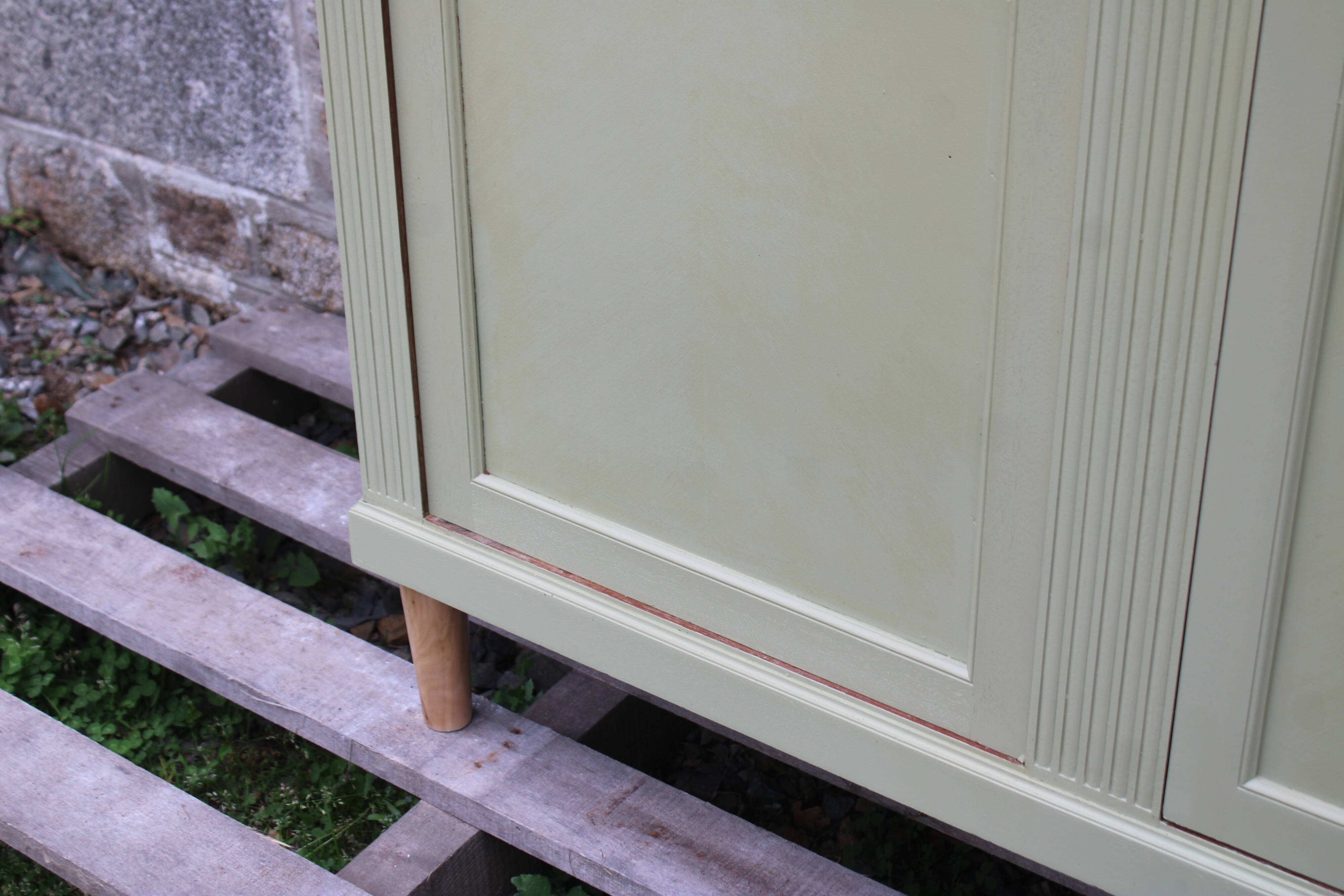 Renovated antique display cabinet – Lizard Green (Pure & Paint)