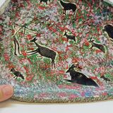 Assiette décorative en céramique émaillée plâtre  décor chasse préhistorique