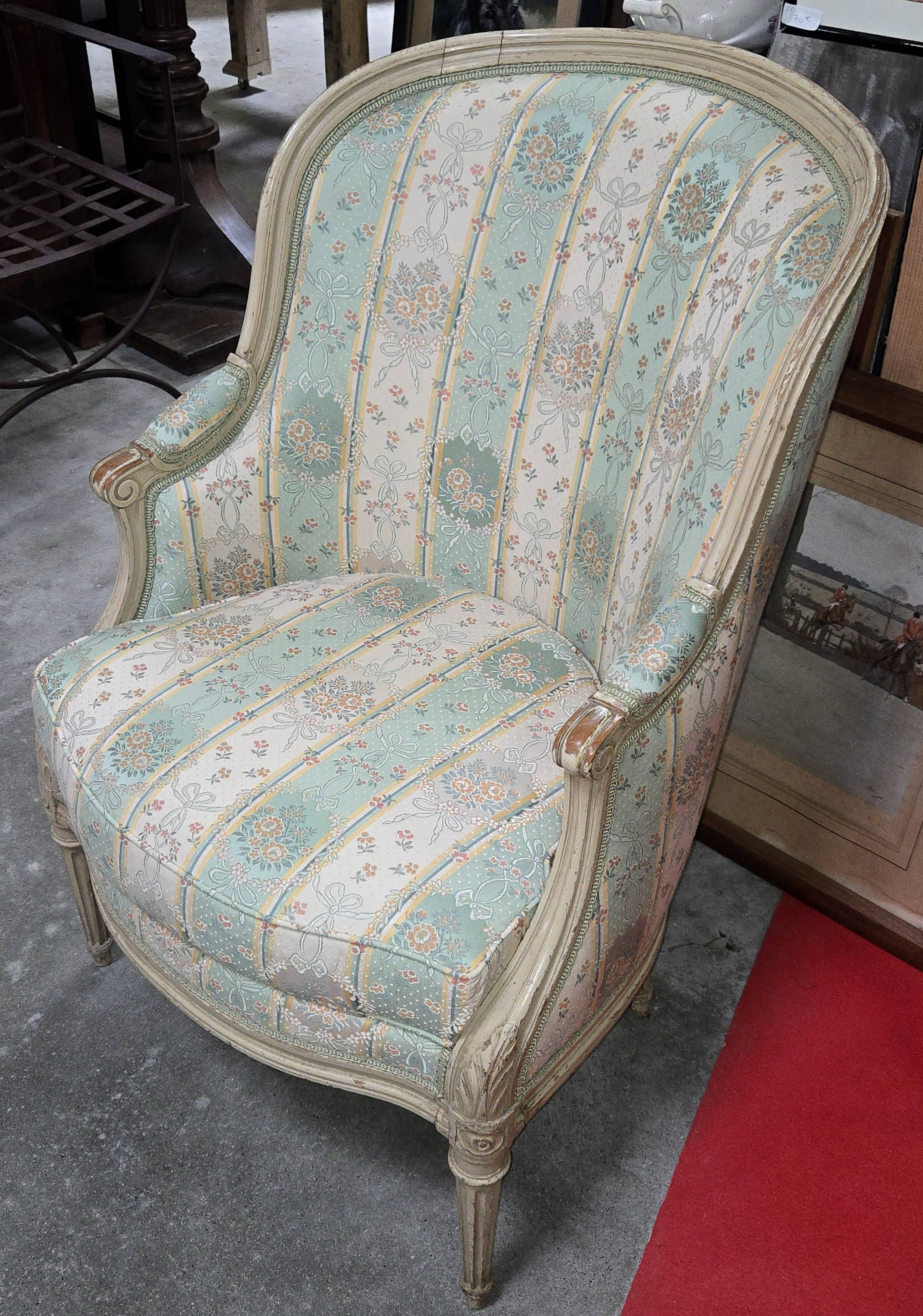 Louis XVI style lacquered bergère – Floral patterned fabric – mid-20th century