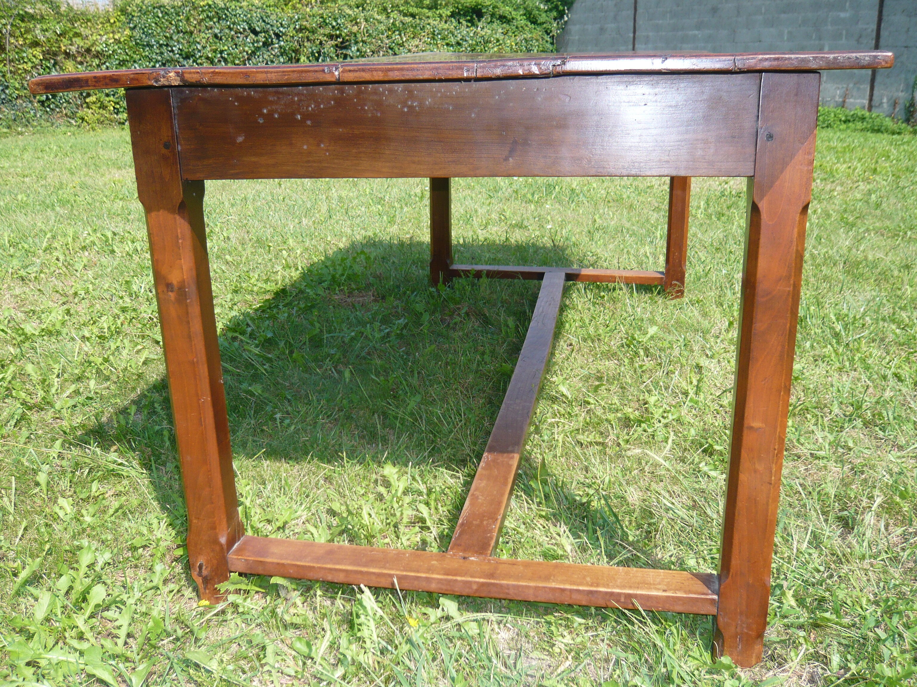 Farm table