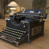 Old typewriter Royal NY USA 1930