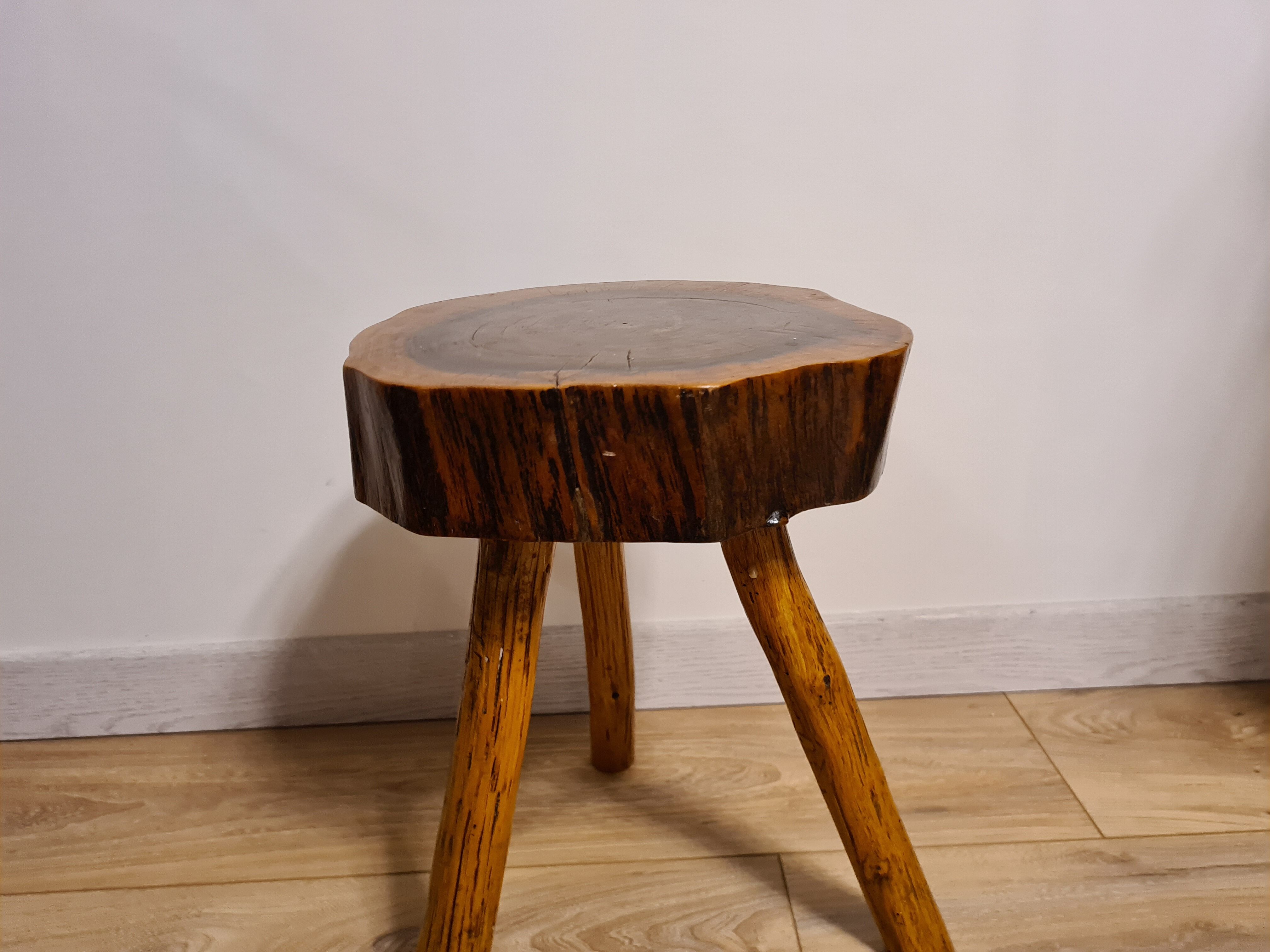 Tabouret de vacher tripode brutaliste