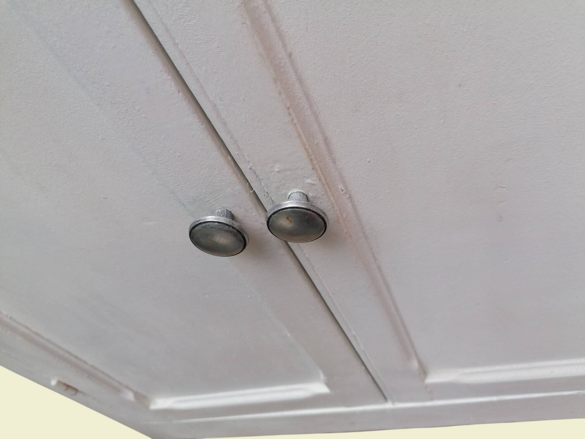 Small Parisian buffet in painted wood.