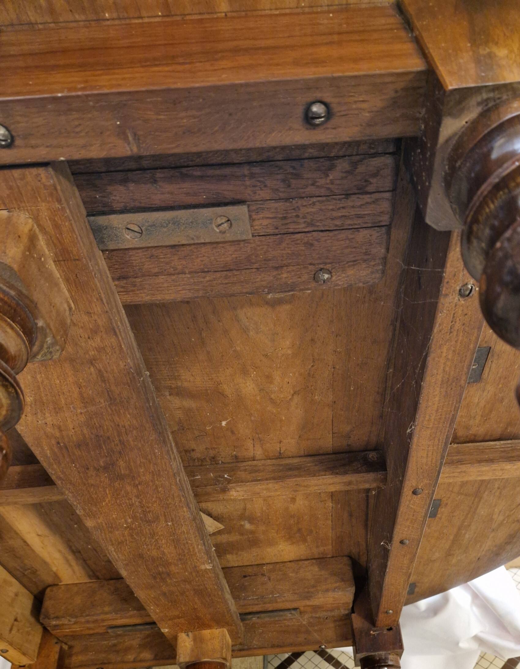 Table de salle à manger en noyer – Époque Restauration / Charles X – XIXe