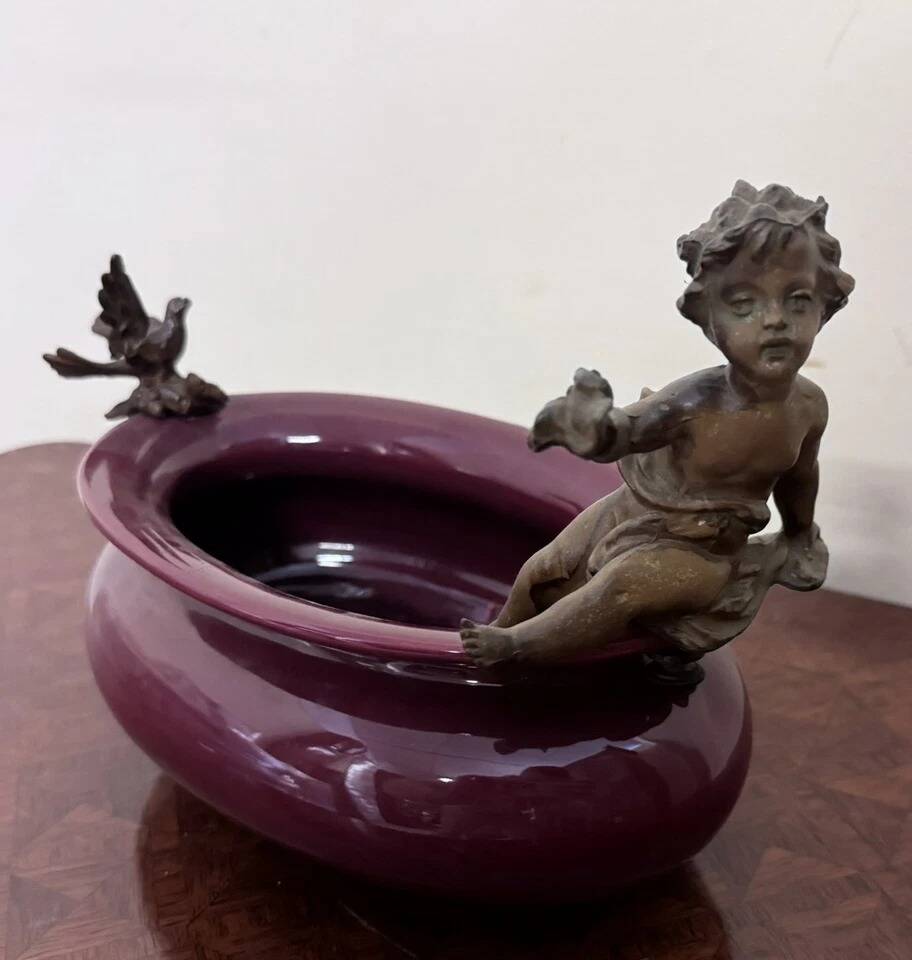Catch-all or decorative bowl combining a ceramic container.