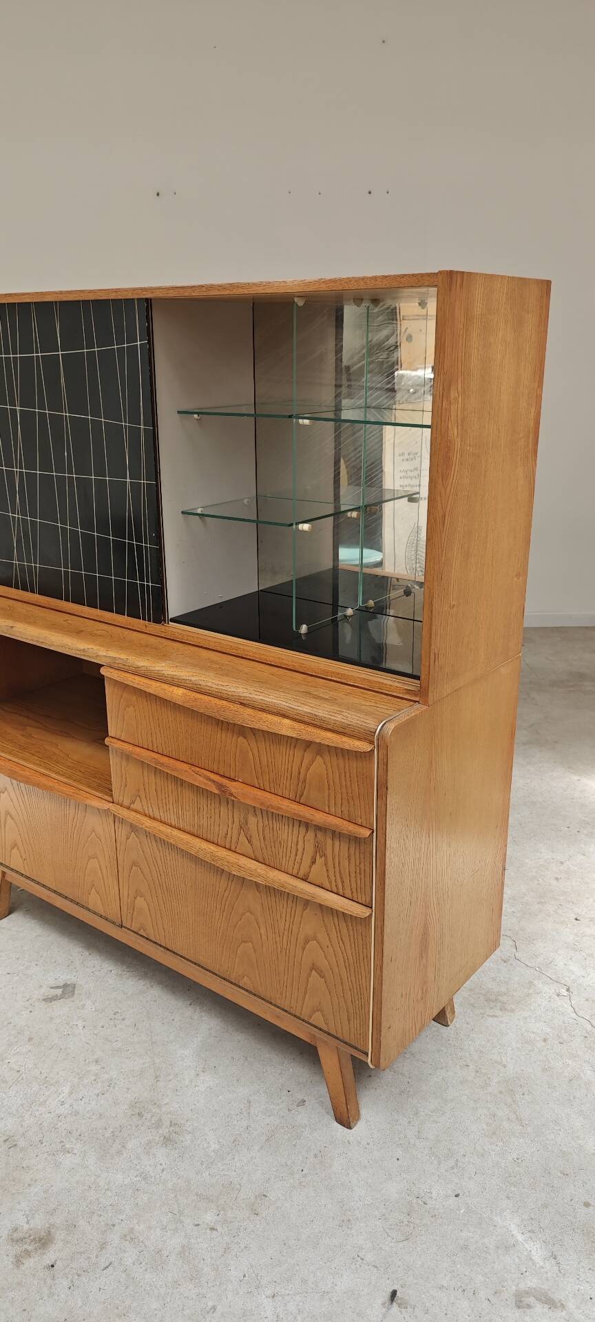 High buffet / Sideboard U 372 / 386 by B Landsman and H Nepozytek 60