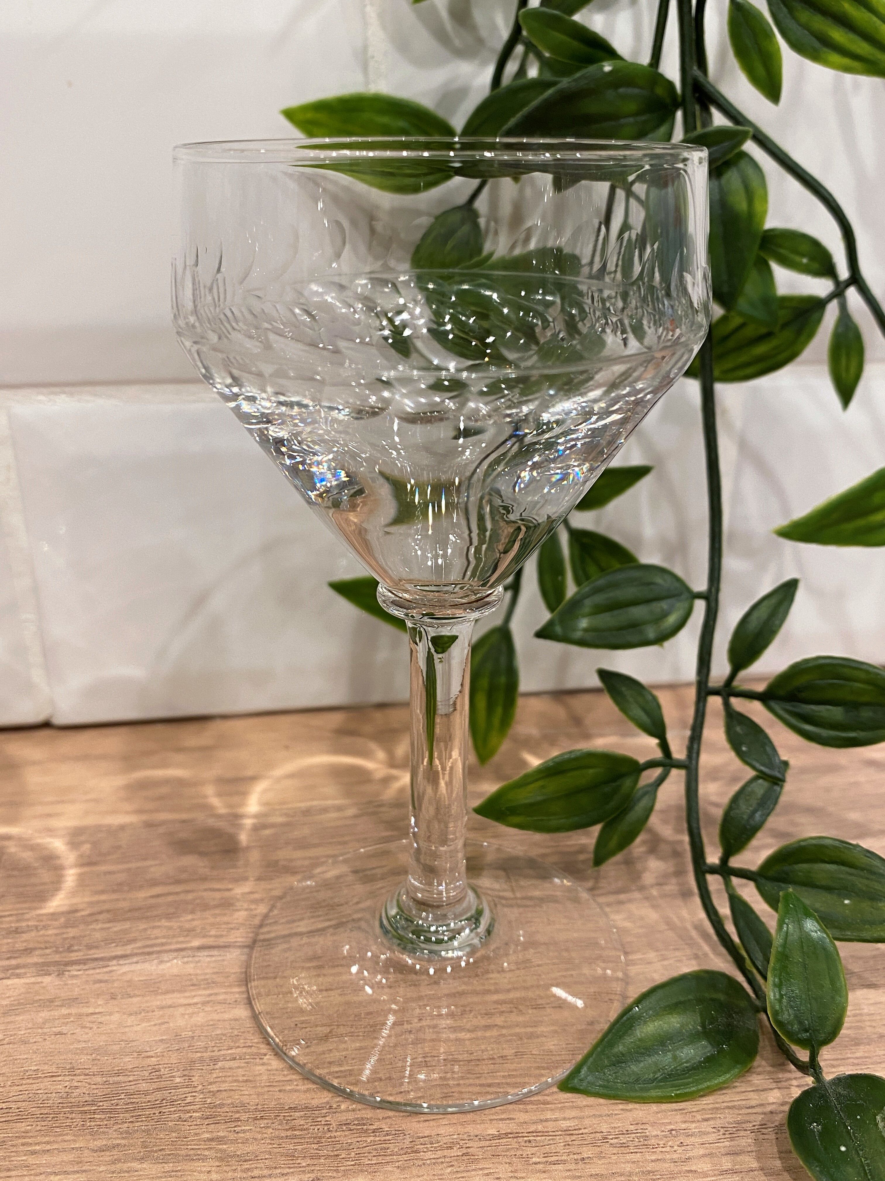 Set of 8 wine glasses