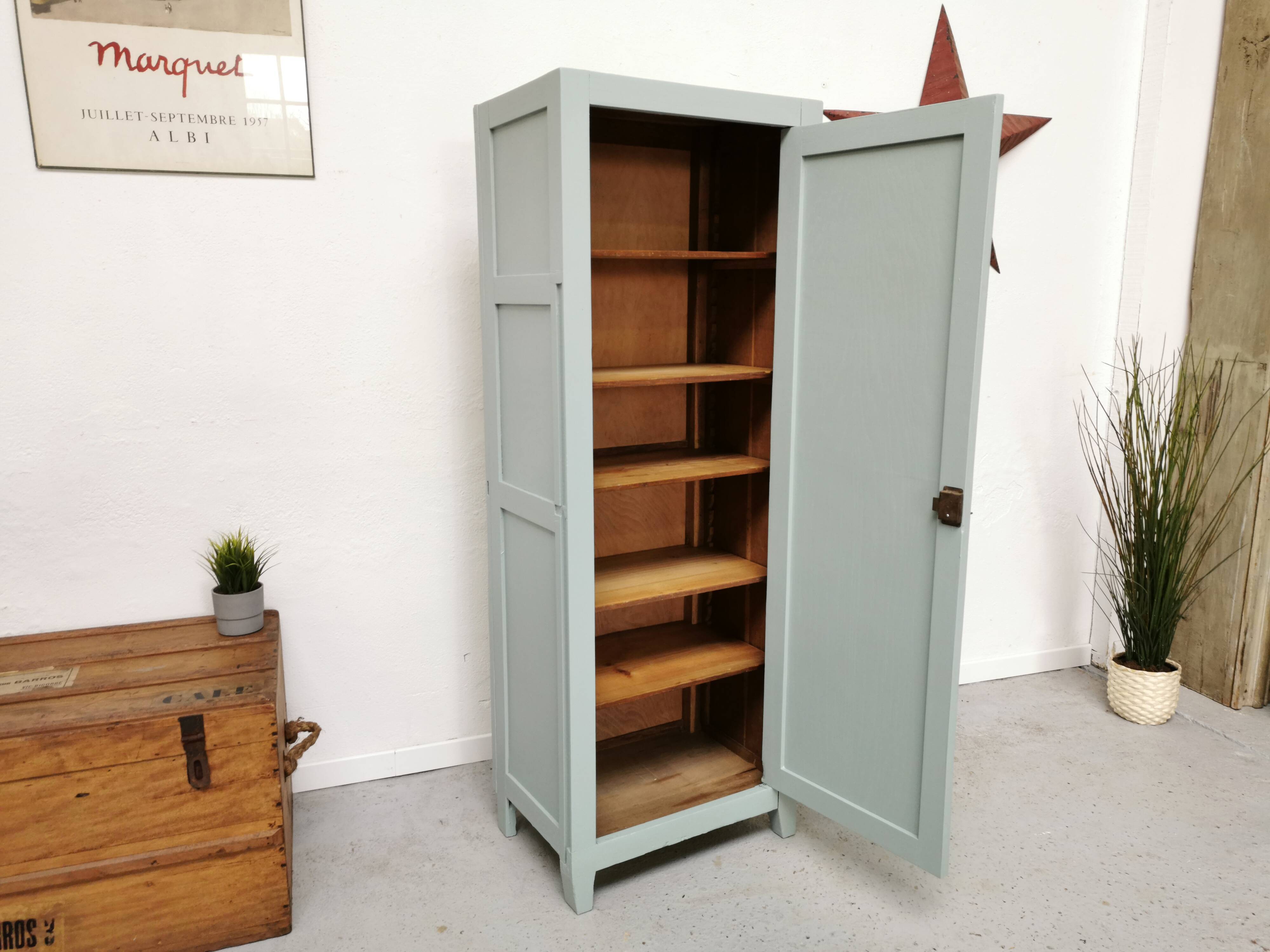Armoire parisienne vintage