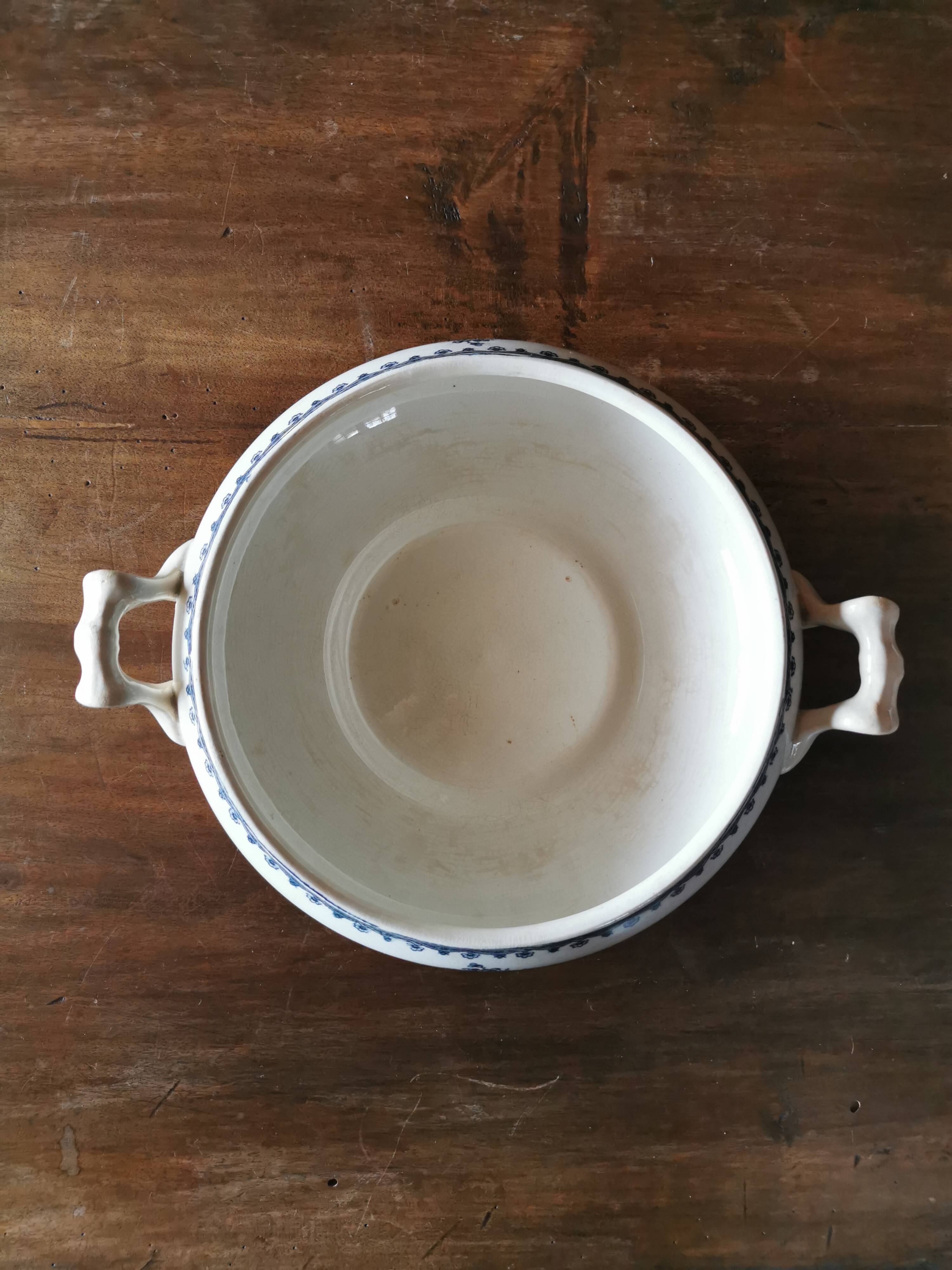 Old tureen Ste Amandinoise