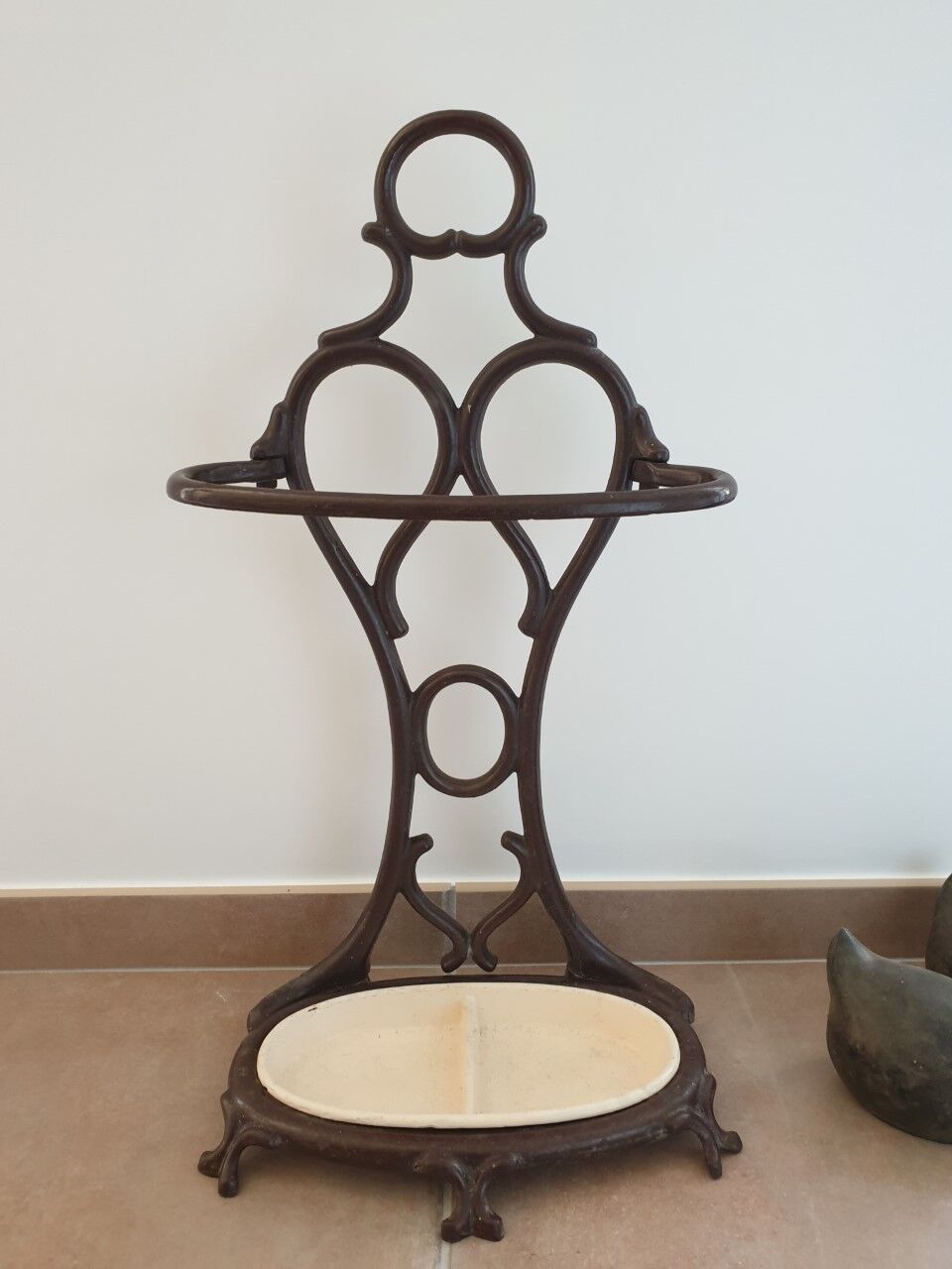 Cast iron umbrella holder