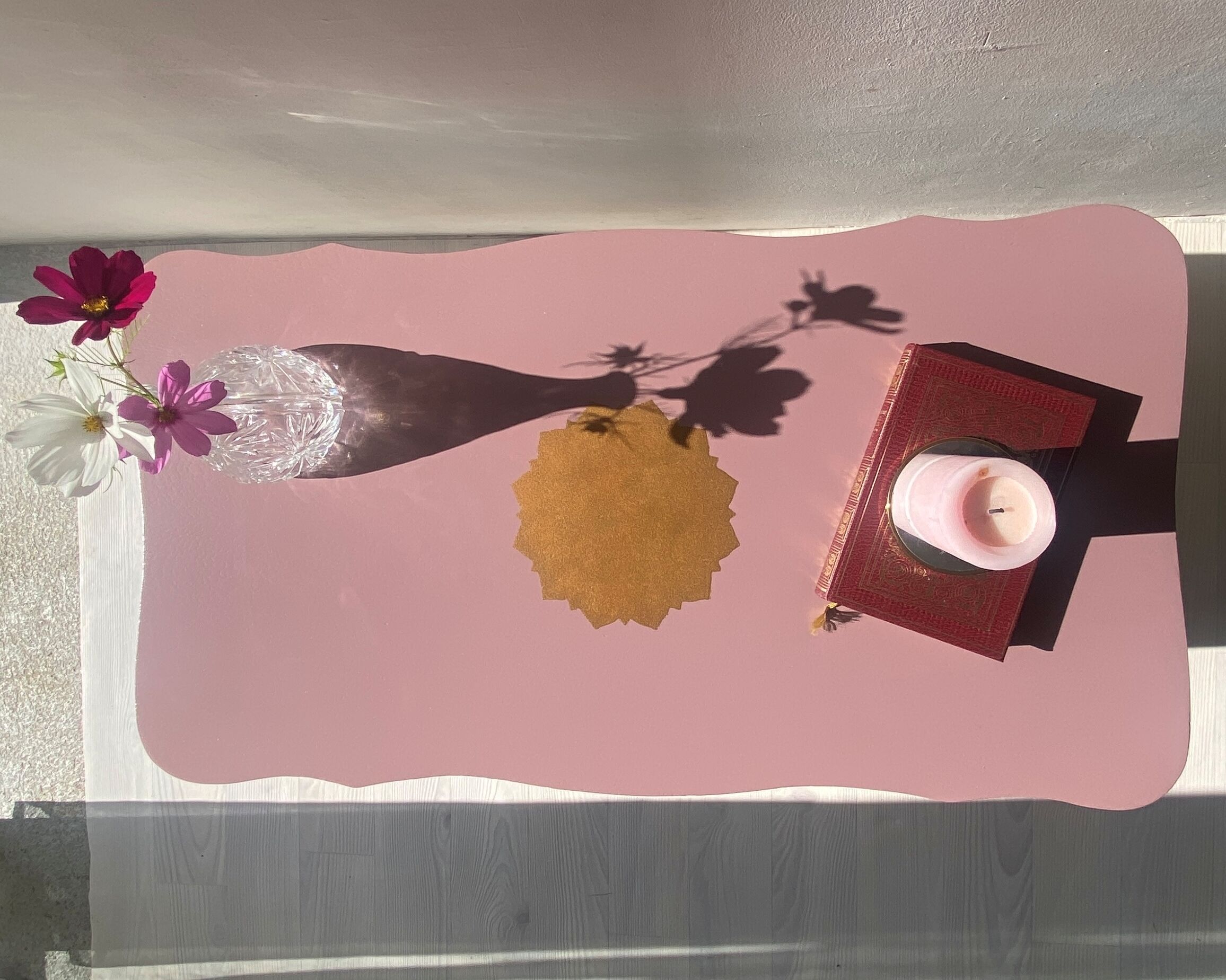 Table basse vintage rustique rose et doré