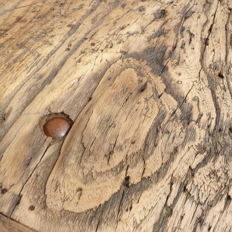 Eiffel metal base workshop with rivets