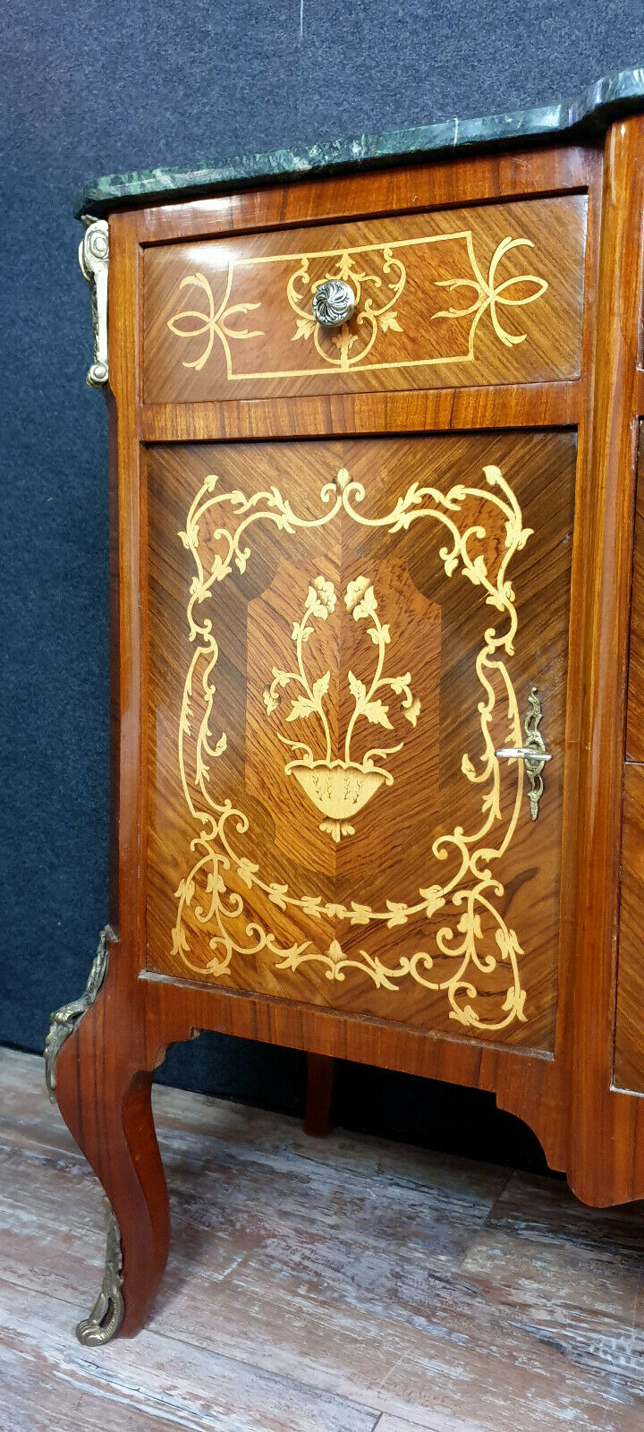 Louis XV dresser in precious wood mark